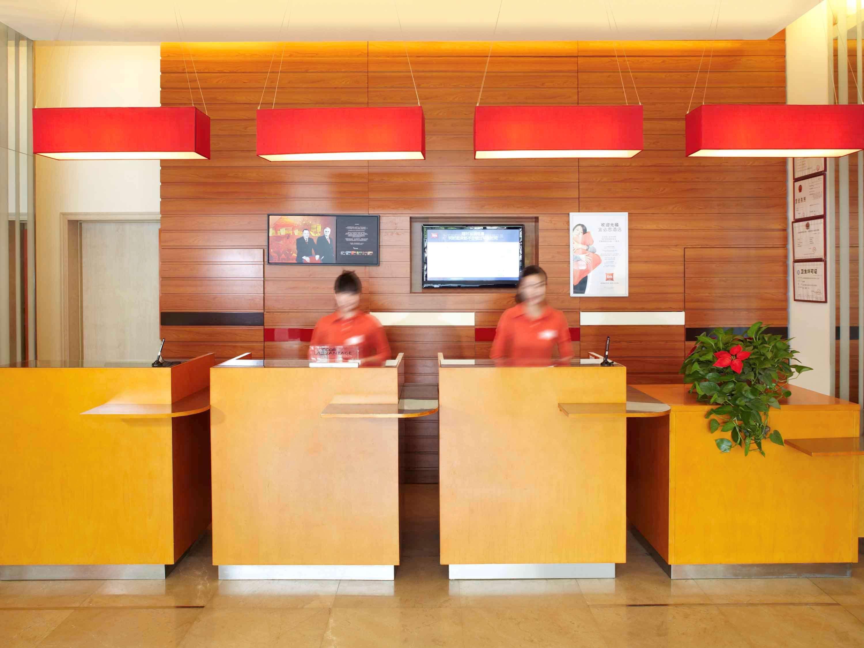 Ibis Styles Wuhan Optics Valley Square Hotel Exterior foto
