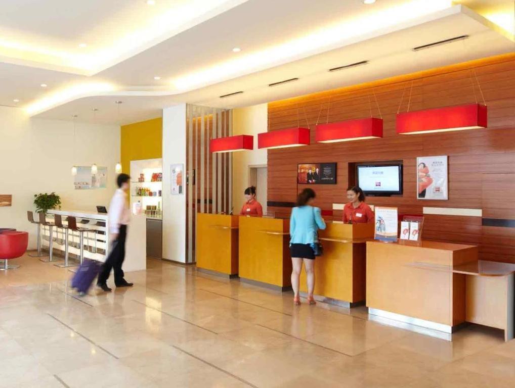 Ibis Styles Wuhan Optics Valley Square Hotel Exterior foto
