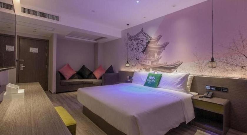 Ibis Styles Wuhan Optics Valley Square Hotel Exterior foto